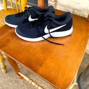 New Nike shoes size 8 1/2